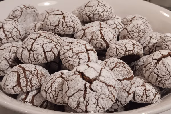 Chocolate crinkle cookies